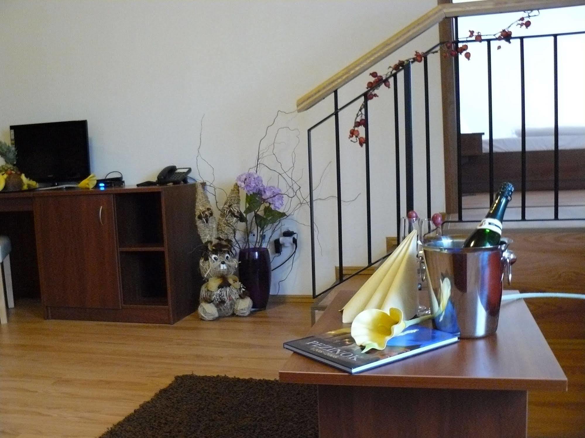 Hotel Rozalka 베즈녹 외부 사진